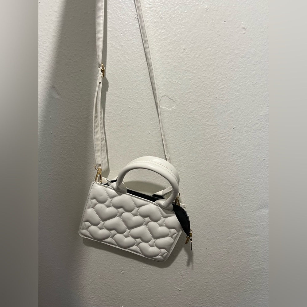 White heart purse